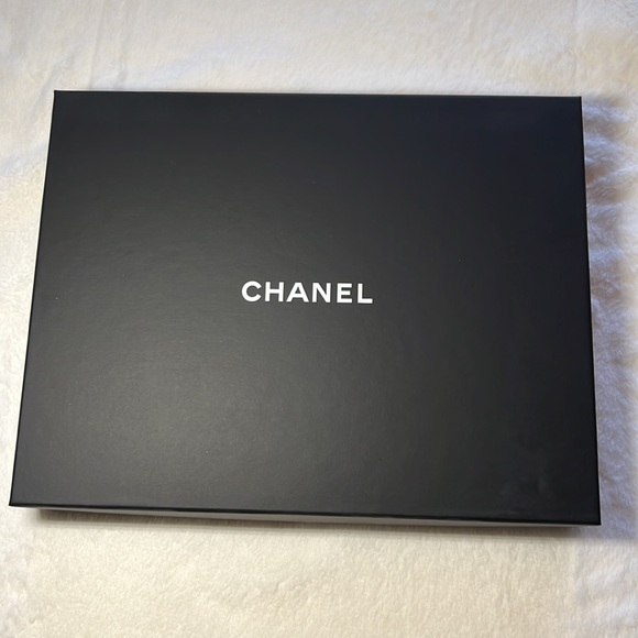 CHANEL CLUTCH - Picture 15 of 16